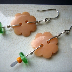 Vintage Button Flower earrings....sterling silver wire, vintage plastic buttons, glass bead dangles, sterling silver ear wires