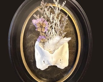 Decoración de pared con atlas de ciervos góticos