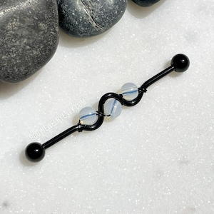 Opalitpärlad trådlindad industriell stång, svart IP 14g 38 mm 316L kirurgiskt stål, opaliserande opalpärlad vågig broskstång bild 1