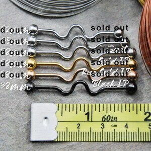 Opalitpärlad trådlindad industriell stång, svart IP 14g 38 mm 316L kirurgiskt stål, opaliserande opalpärlad vågig broskstång bild 3