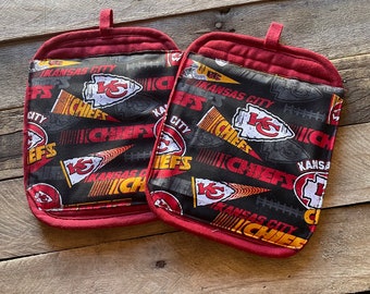 The Chiefs set on 2 heavy duty pot holders