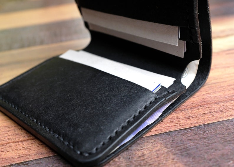 Cartera de cuero negra personalizada, tarjetero plegable hecho a mano, regalo para padrinos de boda, día del padre imagen 6