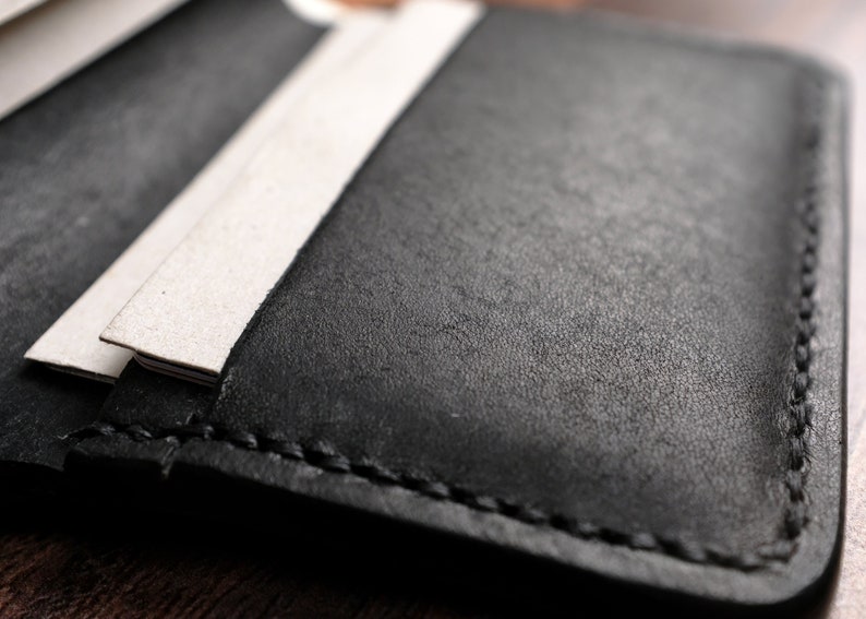 Cartera de cuero negra personalizada, tarjetero plegable hecho a mano, regalo para padrinos de boda, día del padre imagen 4