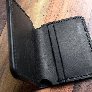 Cartera de cuero negra personalizada, tarjetero plegable hecho a mano, regalo para padrinos de boda, día del padre imagen 3