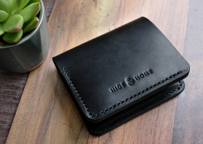 Cartera de cuero negra personalizada, tarjetero plegable hecho a mano, regalo para padrinos de boda, día del padre imagen 5