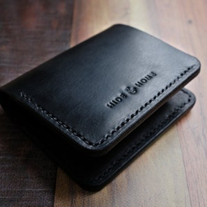 Cartera de cuero negra personalizada, tarjetero plegable hecho a mano, regalo para padrinos de boda, día del padre imagen 1