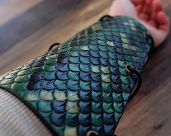 Leather Dragon Scale Bracer Green, Black and Gold Hand Dyed, Larping armguard, Fantasy Cosplay
