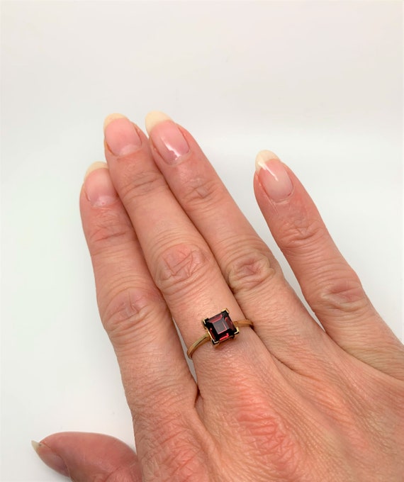 Contemporary Almandine Garnet & 9ct Yellow Gold R… - image 3