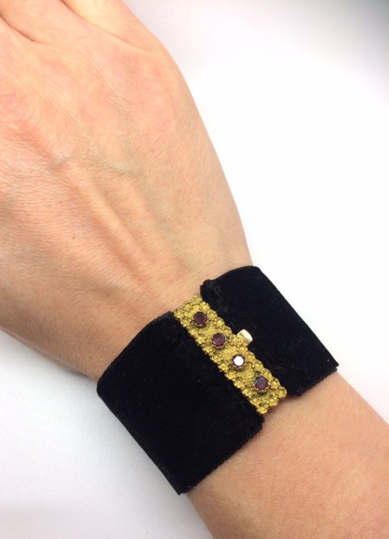 Choker Velvet Ribbon c1780 Georgian Garnet Pinchbeck Clasp Bracelet Antique Flat Cut Garnets