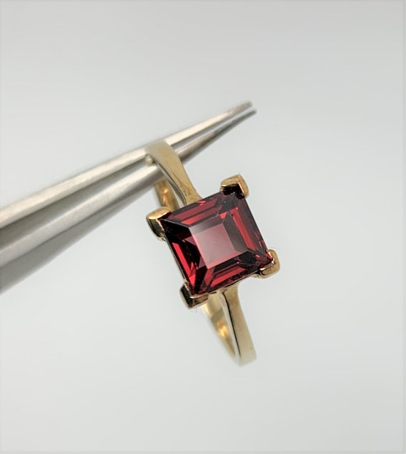 Contemporary Almandine Garnet & 9ct Yellow Gold R… - image 1