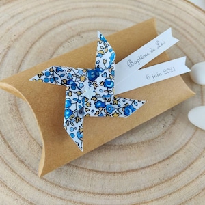 Boîte à dragées baptême moulin a vent liberty bleu  kraft fille garçon mixte fait main cadeau invités pillow box