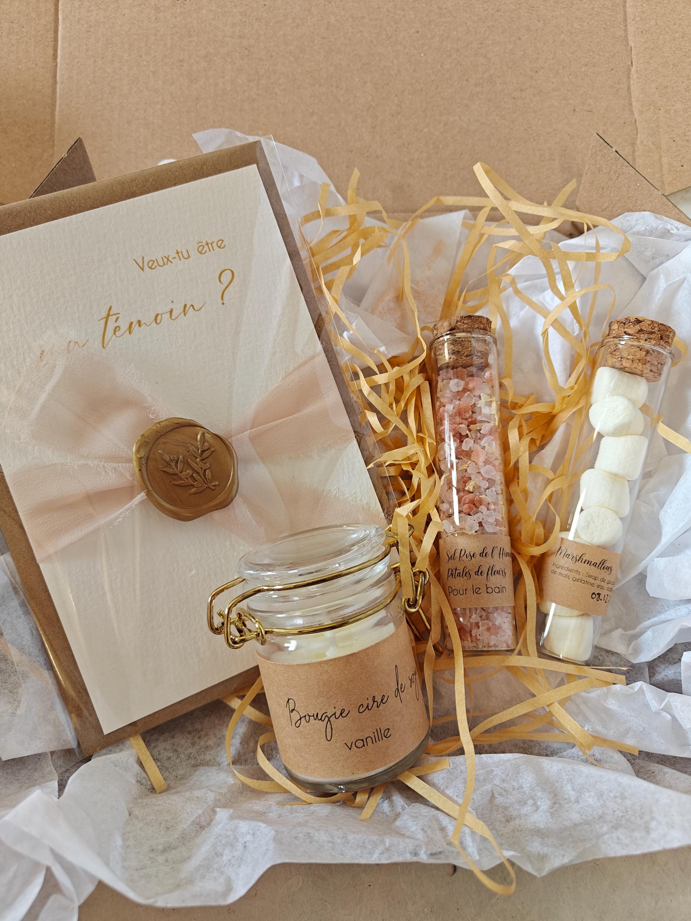 Coffret cadeau pour témoin : bougie, gourmandises et carte