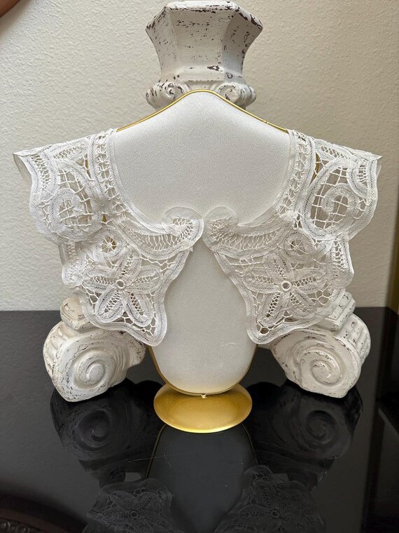 Antique Battenberg Lace Collar: Edwardian Needlework Fashion Accessory View 3