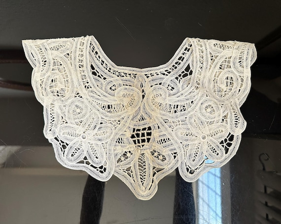 Antique Battenberg Lace Collar: Edwardian Needlework Fashion Accessory
