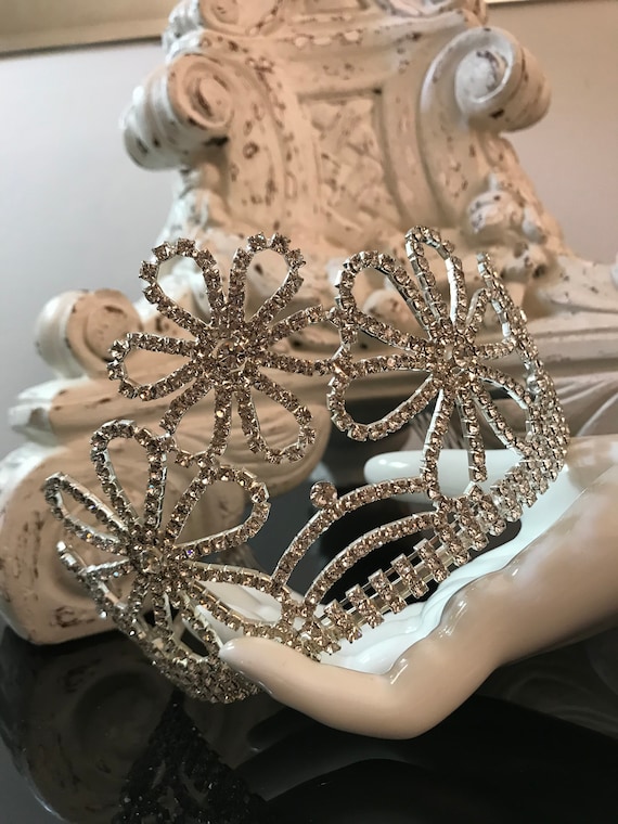 Vintage Rhinestone Tiara Crown: Floral Daisy Design, Silver Hair Accessory