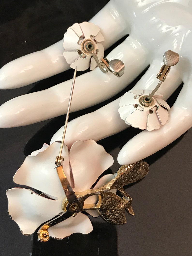 Unmarked Vintage Enamel Flowers Demi Parure Brooch /& Clip Earring Set 1960/'s Pink Floral Costume Jewelry Enamel Pin and Earrings