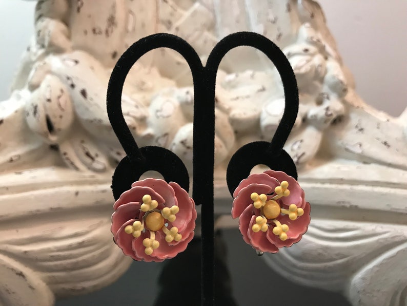 Unmarked Vintage Enamel Flowers Demi Parure Brooch /& Clip Earring Set 1960/'s Pink Floral Costume Jewelry Enamel Pin and Earrings