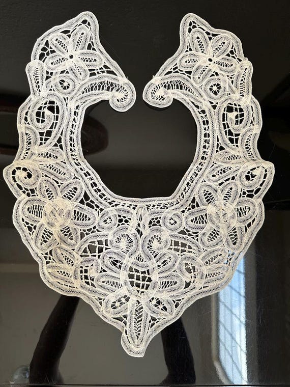 Antique Battenberg Lace Collar: Edwardian Needlework Fashion Accessory View 2