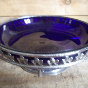 Vintage Cobalt Blue Glass Dish/Bowl in a Chrome Handled Basket