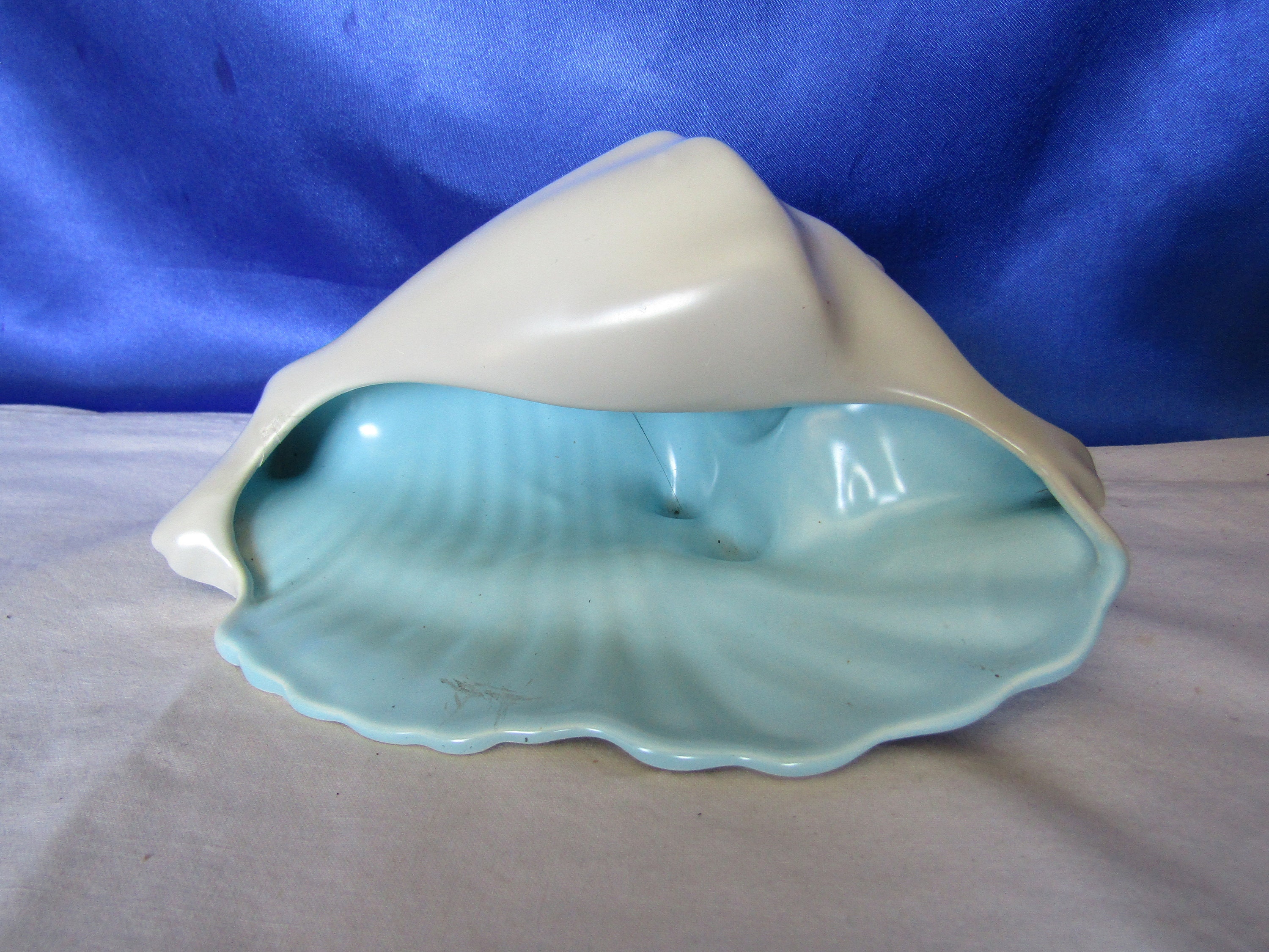 Vintage Poole Pottery shell vase bowl. Ceramic winkle, conch twintone