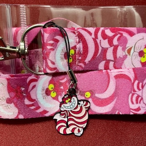 Cordón, dije y portatarjetas de identificación del Gato de Cheshire de Disney. Pase de autobús/llaves/correa para el cuello/regalo (Alicia en el País de las Maravillas).