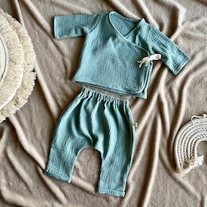 Newborn coming home outfit neutral - Baby wrap blouse and pants set, Baby first clothes, Organic muslin newborn outfit, Gender neutral set