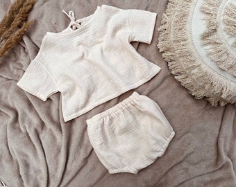 Ensemble de t-shirt et bloomers pour tout-petits en mousseline, tenue de bébé en coton biologique, tenue d'été pour bébé neutre de genre, choisissez votre couleur