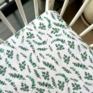 Sábana de cuna de eucalipto, ropa de cama de muselina orgánica para bebé, sábana ajustable de algodón a medida para guardería, cuna/minicuna/cambiador