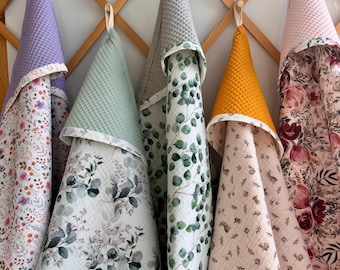 Toalla con capucha personalizada para bebé – Muselina orgánica y algodón gofrado