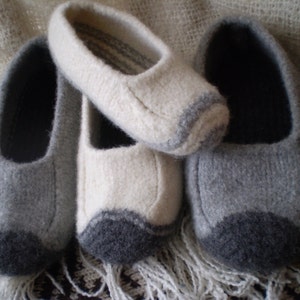 Felted Slipper Pattern, Duffers - Revisited   -   A felted slipper knitting pattern in multiple sizes and widths, Seamless Felted Slippers