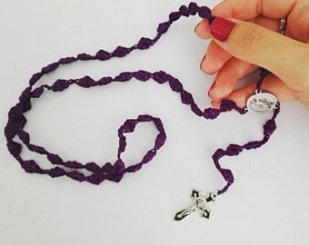 Rosario in cotone all'uncinetto da collo