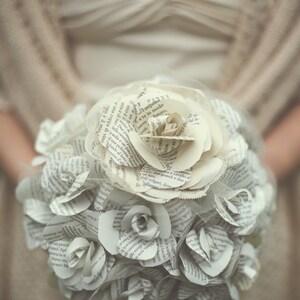 Bouquet da sposa con rose di carta fatte a mano e personalizzabili