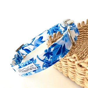 Blue floral dog collar, blue and white dog collar, blue wedding dog collar flowers, blue girl dog collar, lead available