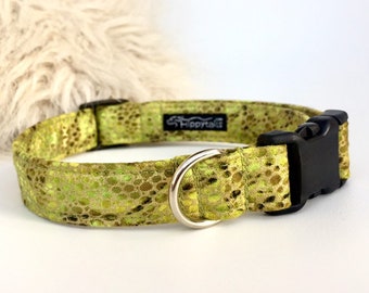 Grün und Gold Metallic Schlange Muster Hundehalsband, Junge oder Mädchen Animal Print Hundehalsband, Schlange Print Haustierhalsband, Optional Hundeleine