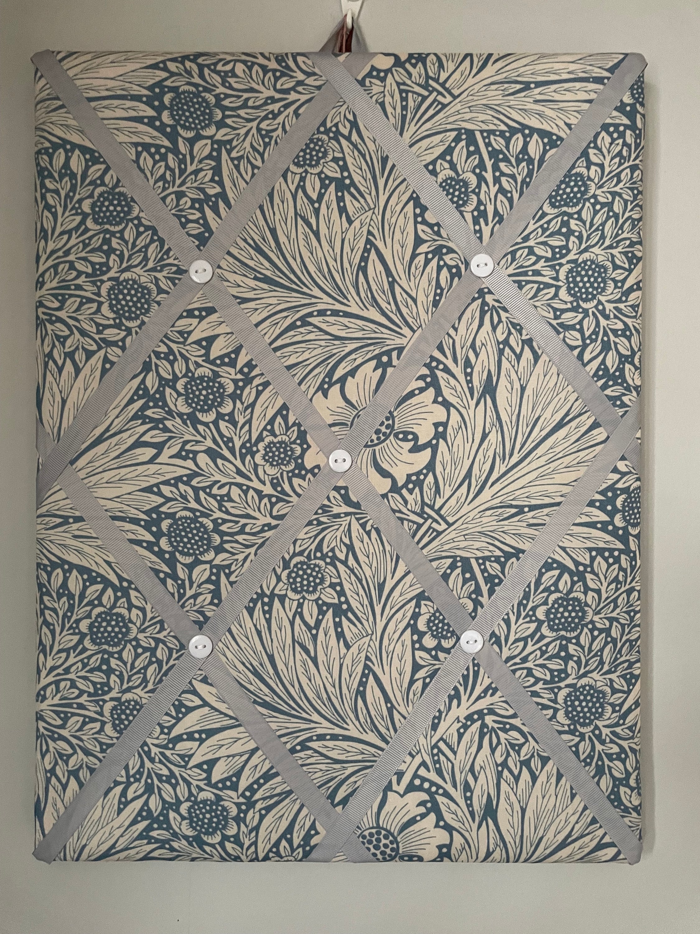 Handgemachte Stoff Pinnwand In einem William Morris Print Stoff