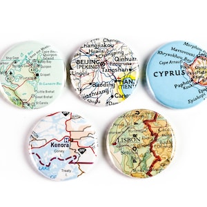 Aangepaste kaartknop- en magneetsets - Cadeaus voor reizigers - Upcycled-kaarten op maat gemaakt voor jou! Kies uw plaatsen!