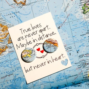 Carte personnalisée de relation longue distance : Choisissez vos villes ou pays! Les vrais amours ne sont jamais séparés, peut-être dans la distance, jamais dans le cœur.