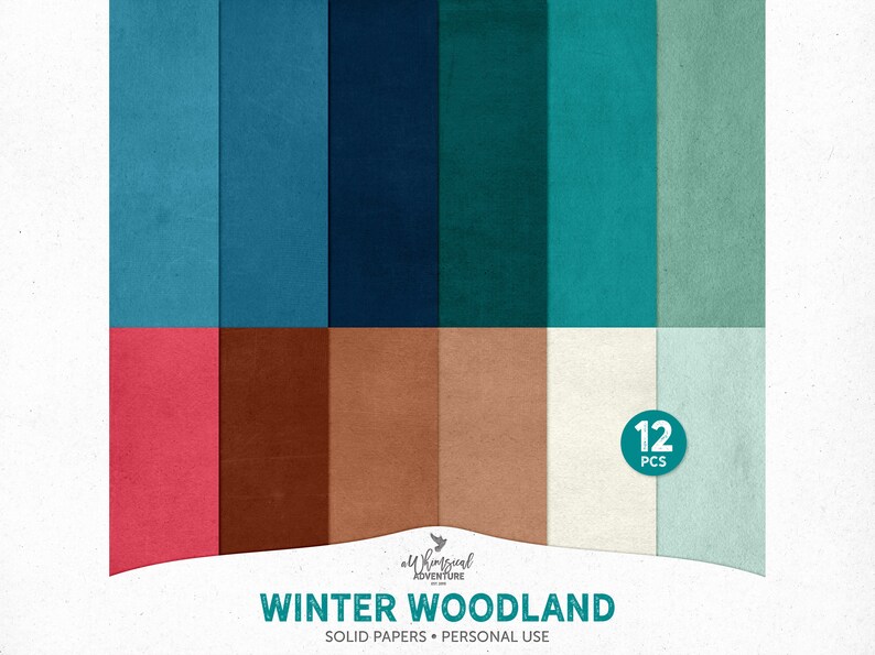 K&ouml;nnte beinhalten: Ein Set mit 12 digitalen Papiertexturen in Blaut&ouml;nen, Gr&uuml;nt&ouml;nen, Braun, Rot und Wei&szlig;. Die Papiere haben eine strukturierte Optik und sind mit "Winter Woodland" und "Solid Papers - Personal Use" beschriftet.