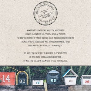 Peut inclure: Une rang&eacute;e de cinq bo&icirc;tes aux lettres rouges, jaunes et bleues avec les num&eacute;ros 14, 16, 18, 20 et 28 sur une surface en bois. Le texte "Original Designs Made in Belgium" est visible en arri&egrave;re-plan.