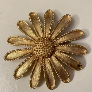 Gold tone flower brooch