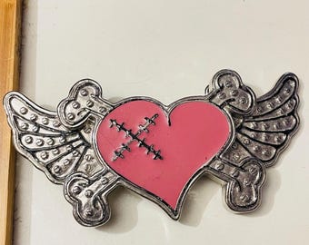 Heart throne belt buckle