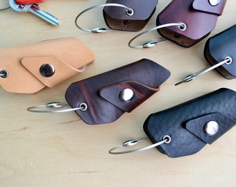Leather key holder | Safety for nails key carrier | Horween leather fob for up to 6 keys | small key organizer | design keychain | key cover