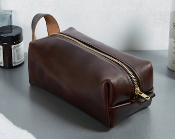 Horween Leather Dopp Kit bag in  Brown Chromexcel / Groomsmen shaving bag with YKK  zipper and vegetable tanned handle / pouch for travel/