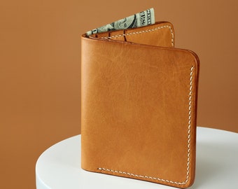 Men's patina wallet in Natural veg tanned leather, personalizable gift / Handmade wallet with 4 card slots and hidden pockets, Chicago