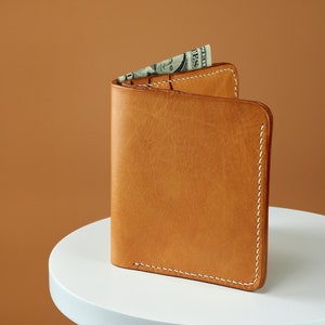 Cartera de hombre patinada en piel curtida vegetal natural, regalo personalizable / Cartera hecha a mano con 4 ranuras para tarjetas y bolsillos ocultos, Chicago