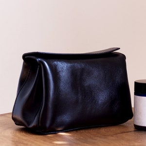 Beauty case in pelle italiana nera / beauty case personalizzato, beauty case da donna con 3 scomparti / chiusura magnetica /