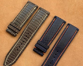 Bracelet montre en lézard bleu marine et gris 24-20 mm, rembourré, surpiqûres contrastées orange et blanches, doublure en cuir