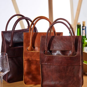 Leather bag for 3 bottles / leather bottle carrier / wine and whiskey gift / hygge wine pouch with handles and dividers inside