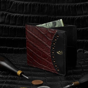 Portefeuille personnalisé en alligator bordeaux avec écusson Horween Shell Cordovan et intérieur en cuir de chèvre / Pour dollars, livres, taille euro, Lagard image 3