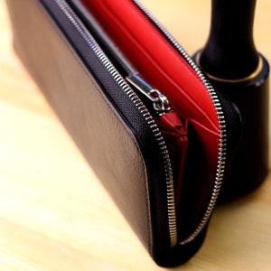 Cartera larga con cremallera negra con interior de cuero rojo / Cosida a mano / cartera elegante y espaciosa para tarjetas, efectivo, teléfono, monedas, papeles imagen 8
